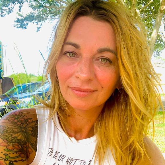 Meet your Posher, Laura - Picture 1 of 1